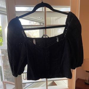 Black cropped puff sleeve top